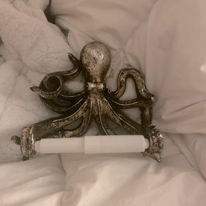 Octopus toilet paper holder